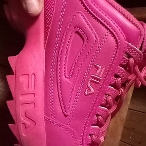 Fila sneakers oh my gosh Pink size 5.5
